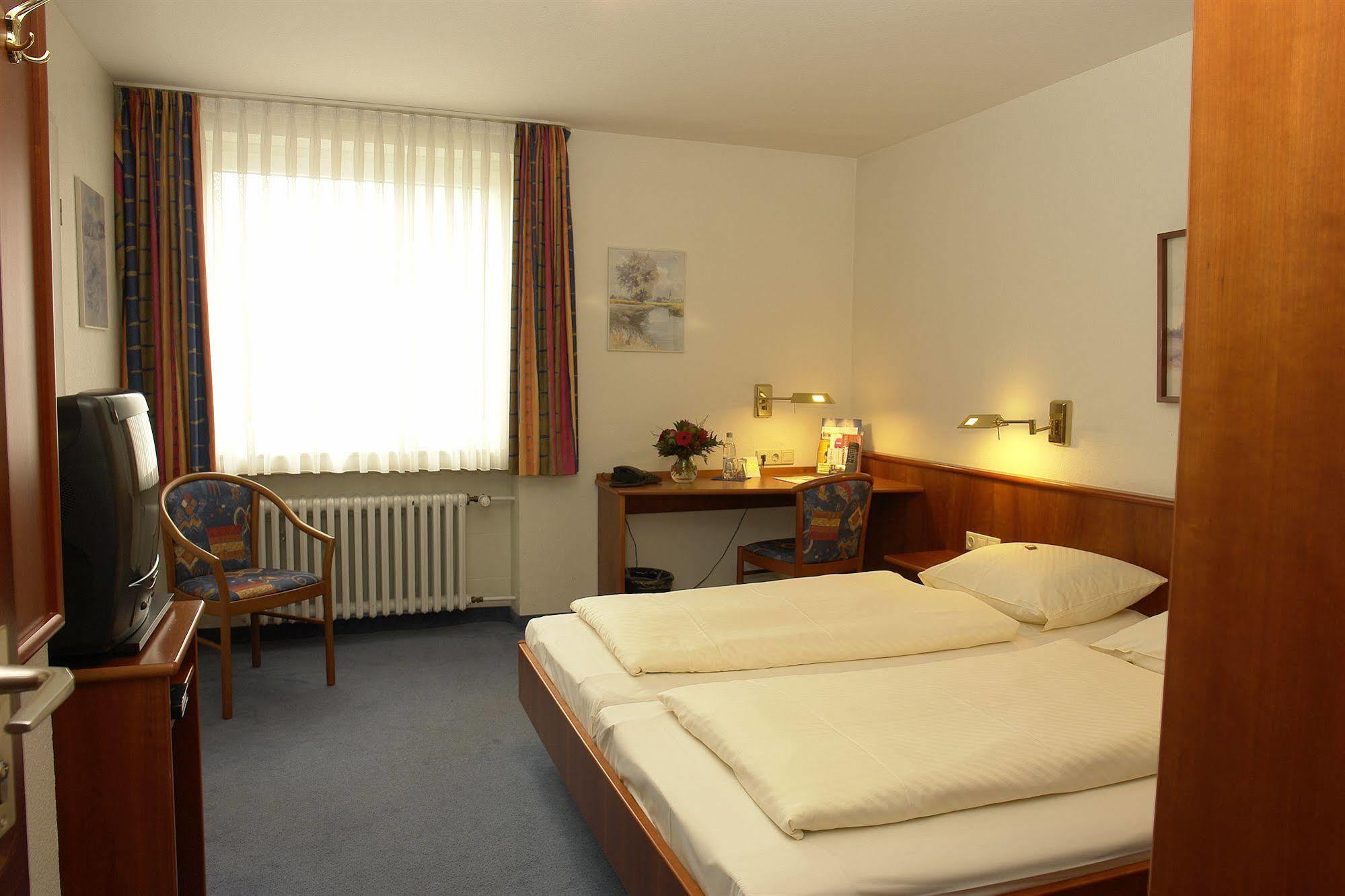 Brauhotel Jan Van Werth نيوس المظهر الخارجي الصورة